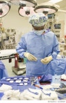 124206007 | 게티이미지코리아 | Black doctor working in operating room Royalty-Free 이미지