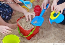 700833025 | 게티이미지코리아 | Close-Up Of Hands Holding Sand On Beach Royalty-Free 이미지