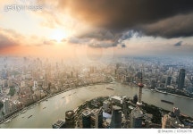 637626778 | 게티이미지코리아 | The Huangpu River is the big river in Chinese inland navigation rivers. Royalty-Free 이미지