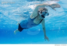 647482840 | 게티이미지코리아 | 67 year old woman swimming underwater Royalty-Free 이미지
