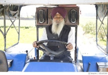 650105360 | 게티이미지코리아 | Farmer sitting on tractor Royalty-Free 이미지