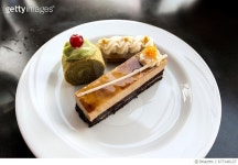 677146127 | 게티이미지코리아 | High Angle View Of Dessert In Plate On Table Royalty-Free 이미지