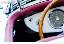 707503629 | 게티이미지코리아 | Cropped Image Of Vintage Car Steering Wheel Royalty-Free 이미지
