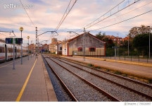 709226897 | 게티이미지코리아 | Railroad Station Platform Against Sky At Morning Royalty-Free 이미지