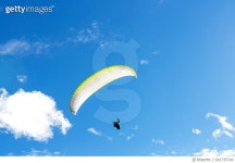 641735744 | 게티이미지코리아 | Paraglider in the sky Royalty-Free 이미지