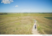 643390284 | 게티이미지코리아 | Americas Heartland Hiking Down a Hill Royalty-Free 이미지