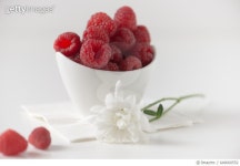 649060552 | 게티이미지코리아 | Delicious pastel raspberry macarons Royalty-Free 이미지