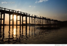 649218778 | 게티이미지코리아 | Sunset at U Bein Bridge, Pahtodawgyi Lake, Mandalay, Myanmar Royalty-Free 이미지