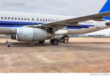 타마라이랜드디테일 | 651195874 | 게티이미지코리아 | Detail of airplane wing and engine on tarmac at airport Royalty-Free 이미지