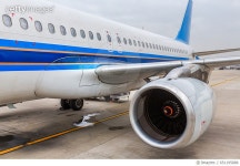 타마라이랜드디테일 | 651195886 | 게티이미지코리아 | Detail of airplane wing and engine on tarmac at airport Royalty-Free 이미지