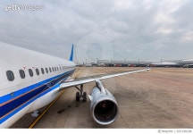 타마라이랜드디테일 | 651198184 | 게티이미지코리아 | Detail of airplane wing and engine on tarmac at airport Royalty-Free 이미지