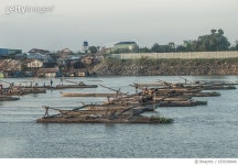653938848 | 게티이미지코리아 | Tonle Sap River, Cambodia. Waterfront village with fishing boats.. Royalty-Free 이미지