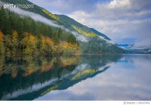 661023002 | 게티이미지코리아 | Reflection and autumn color on Crescent Lake Royalty-Free 이미지