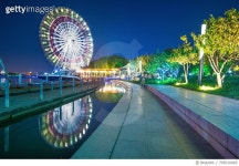 705010465 | 게티이미지코리아 | Illuminated ferris wheel and park at night Royalty-Free 이미지
