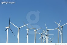 707445519 | 게티이미지코리아 | Wind turbines in front of blue sky Royalty-Free 이미지