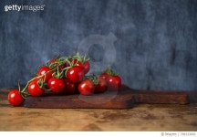 709133003 | 게티이미지코리아 | Tomatoes on wooden board Royalty-Free 이미지