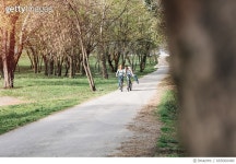 665060480 | 게티이미지코리아 | Pregnant Woman and Her Husband Riding Bicycles Royalty-Free 이미지
