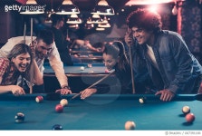 667391166 | 게티이미지코리아 | Young happy people having fun while playing billiard in a pub. Royalty-Free 이미지