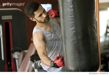 667486752 | 게티이미지코리아 | Boxer striking the punching bag at gym Royalty-Free 이미지