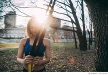 670131126 | 게티이미지코리아 | Young woman doing suspension training in the park Royalty-Free 이미지