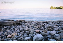 713904541 | 게티이미지코리아 | Pebbles On Beach Against Sky Royalty-Free 이미지