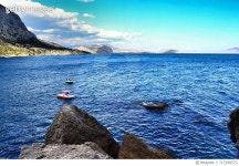 717299573 | 게티이미지코리아 | Scenic View Of Sea With Mountain In Background Royalty-Free 이미지
