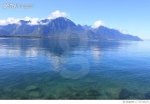 717319171 | 게티이미지코리아 | Scenic View Of Lake And Mountains Against Blue Sky Royalty-Free 이미지