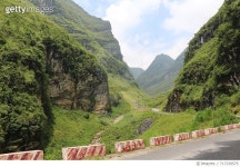 717339575 | 게티이미지코리아 | Scenic View Of Mountains Against Cloudy Sky Royalty-Free 이미지