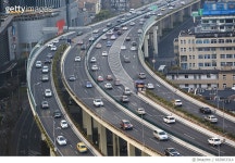 663963314 | 게티이미지코리아 | An elevated expressway interchange at Shanghai city Royalty-Free 이미지