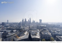 666634292 | 게티이미지코리아 | Aerial cityscape of London in fog Royalty-Free 이미지