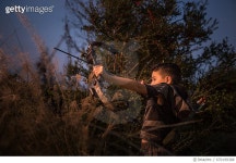670199388 | 게티이미지코리아 | Young hunter ready for shooting the target Royalty-Free 이미지