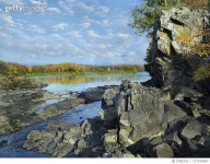 717160647 | 게티이미지코리아 | Rocky shores of Rapid River, Minnesota, USA Rights-Managed 이미지