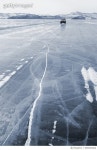 656933664 | 게티이미지코리아 | Winter Ice road on the lake. Royalty-Free 이미지