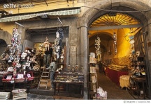 661653786 | 게티이미지코리아 | Via San Gregorio in Centro Storico a lane well known for its figures, Naples, Italy Rights... 