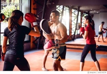 641018236 | 게티이미지코리아 | Muay Thai workout - Motivational training at the gym facility Royalty-Free 이미지