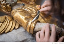 678040968 | 게티이미지코리아 | Restorer and framer laboratory craftswomen: Restoring antique golden angel statue Royalty-Free... 