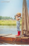679513878 | 게티이미지코리아 | Child traveling on raft Royalty-Free 이미지