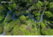680450274 | 게티이미지코리아 | Areal view of a curvy road Royalty-Free 이미지