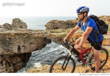 682318734 | 게티이미지코리아 | Mountain biker enjoyimg the view Royalty-Free 이미지