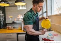 688306594 | 게티이미지코리아 | Young man making delicious desserts Royalty-Free 이미지