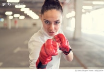 690028594 | 게티이미지코리아 | Young woman boxing in the gym Royalty-Free 이미지