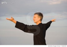 720082581 | 게티이미지코리아 | Man Practicing Tai Chi Against Sky Royalty-Free 이미지