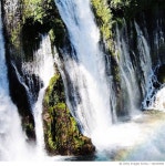 724347689 | 게티이미지코리아 | Close-Up Of Waterfall Against Sky Royalty-Free 이미지