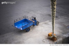 669194044 | 게티이미지코리아 | Moped Luggage Cart and Mooring Rope Royalty-Free 이미지