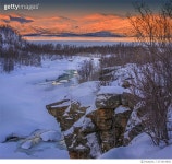 671919892 | 게티이미지코리아 | Dusk comes over a winter scene at Abisko National park in Lapland, Sweden Royalty-Free 이미지