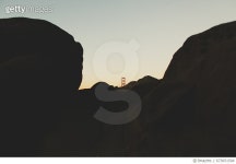 673651504 | 게티이미지코리아 | Golden Gate Bridge in the rocks Royalty-Free 이미지