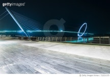 722231379 | 게티이미지코리아 | Promenade and modern bridge at night Royalty-Free 이미지