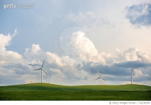 722236505 | 게티이미지코리아 | Clouds over windmill farm  Royalty-Free 이미지