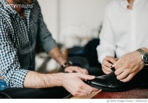 692862038 | 게티이미지코리아 | Two man at the workshop are repairing a shoe Royalty-Free 이미지