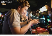 696265478 | 게티이미지코리아 | Playing Arcade Games Royalty-Free 이미지